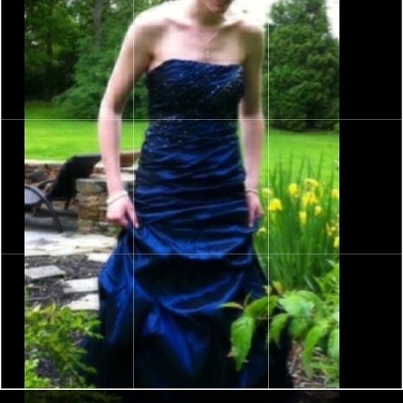 Dress - Picture 2 of 2